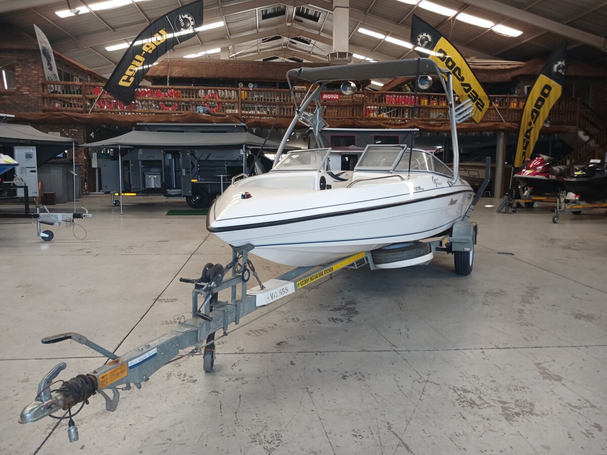 2012 Panache 1850LX with 200HP Marine 2-stroke