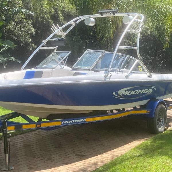 Moomba 20ft Wake/Ski Boat
